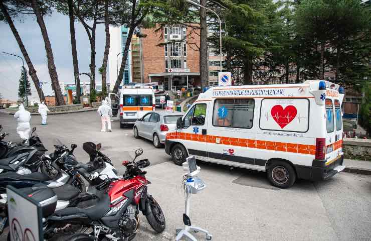 Tragedia mercato ambulante malore muore