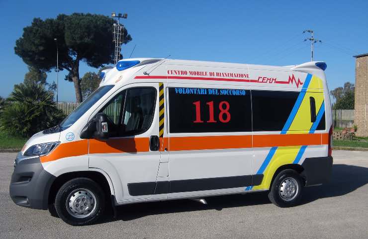 Tragedia assurda, minorenne perde la vita durante una corsa disperata in ospedale: familiari distrutti