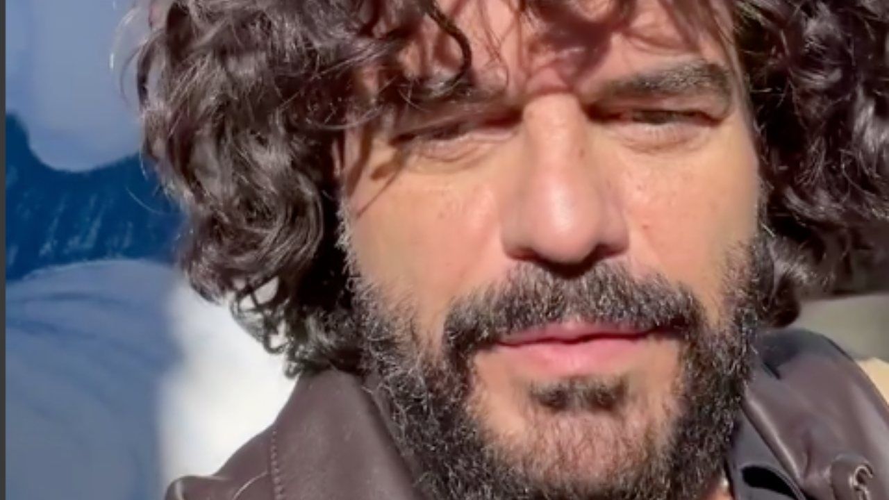 Francesco Renga cambia look e accontenta così i fan: "Eccomi qua..." - FOTO