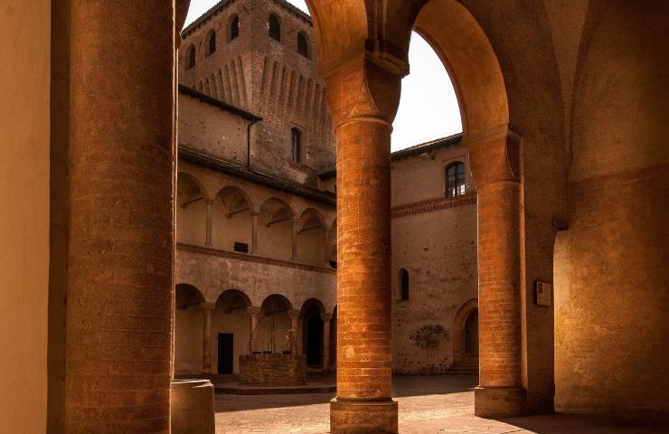 Castello Ferrara scavi