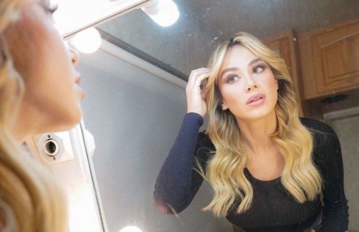 Diletta Leotta seduta sul pavimento accende la passione dei fan: "Spettacolo" - FOTO Login • Instagram https://www.instagram.com