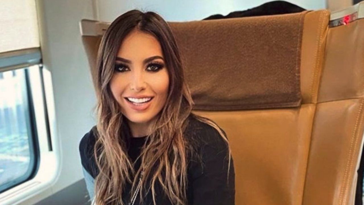 Elisabetta Gregoraci, così fa sognare i follower: la scollatura non sfugge - FOTO