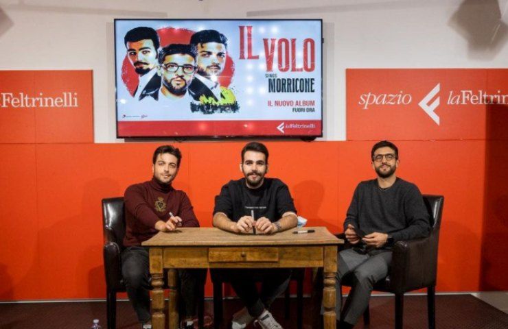 Il Volo, il primo piano ammiccante infiamma il web: "Il nostro cuore per LUI..." - FOTO