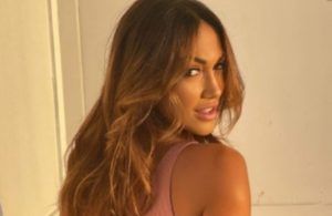 Federica Pacela si strappa la mutandina di dosso: "Non tira solo quella