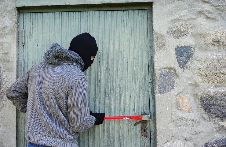 Furto casa celebre calciatore ladri