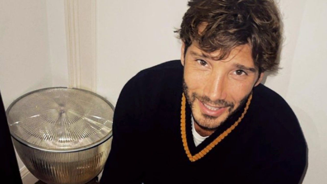 Stefano De Martino, il sorriso che spazza via il passato: così ha dimenticato Belen