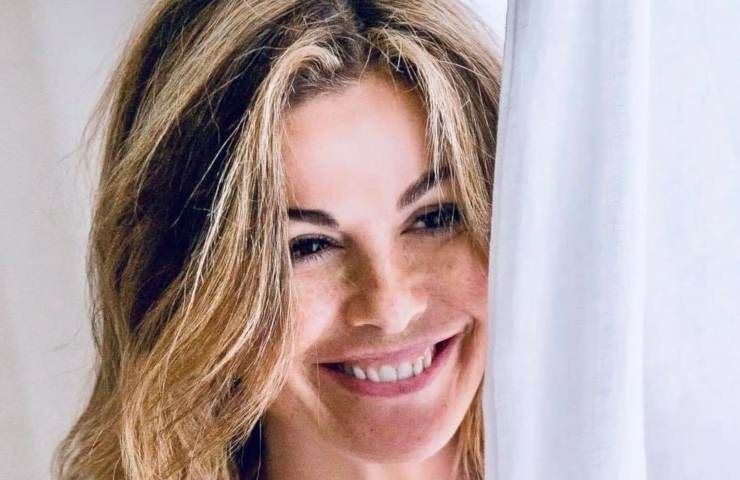 Vanessa Incontrada, il sorriso che svela una bellezza straripante: "Ci emozioni sempre" - FOTO 