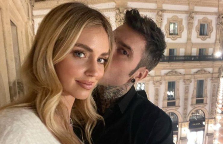 Chiara Ferragni porta alla bocca il suo 'gioiello' preferito: "Rigenerazione totale..." - FOTO