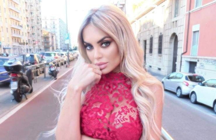 Elena Morali strepitosa in intimo, il web si scatena per lei: "Pensiero stupendo" - FOTO