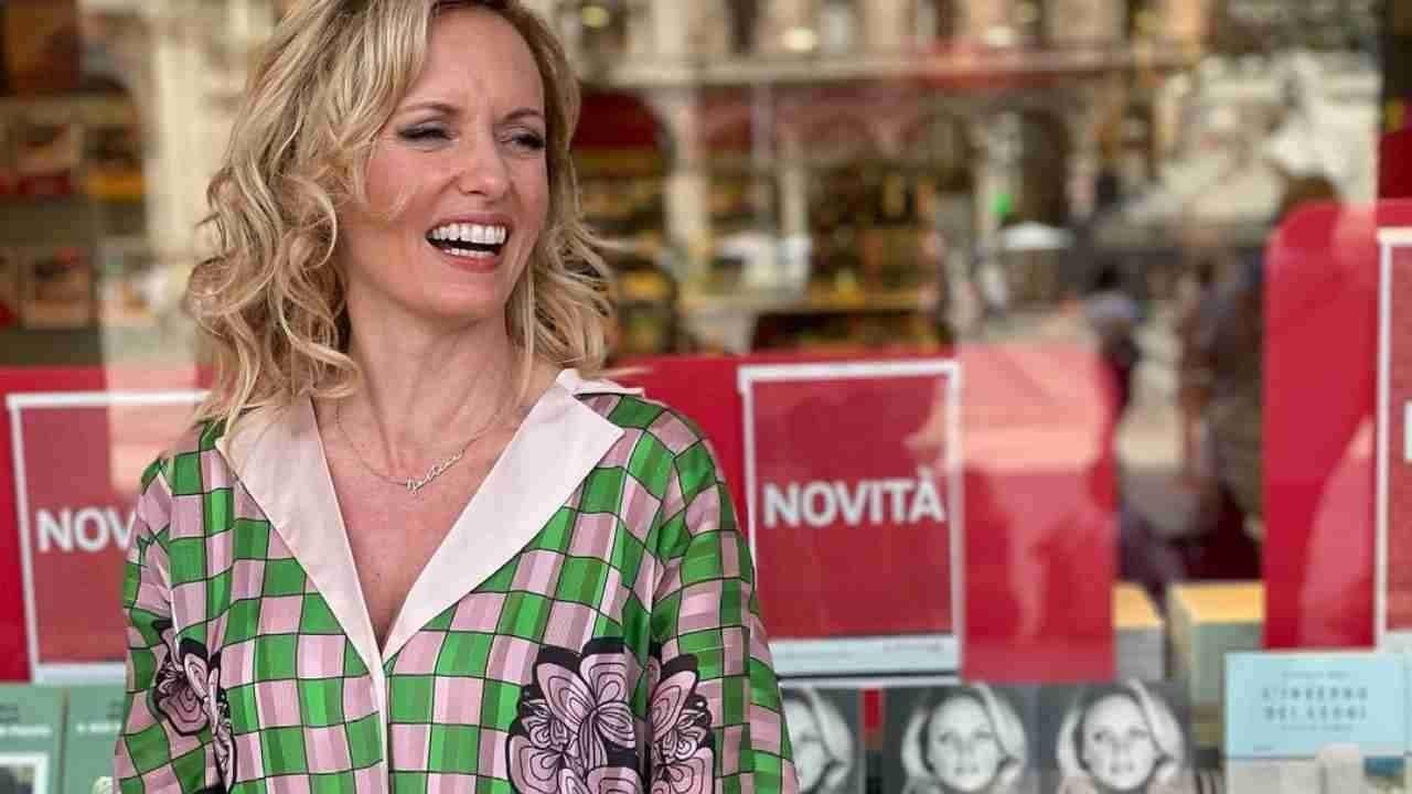 Justine Mattera in intimo, per i follower è una visione illegale: "Ci fai impazzire" - FOTO