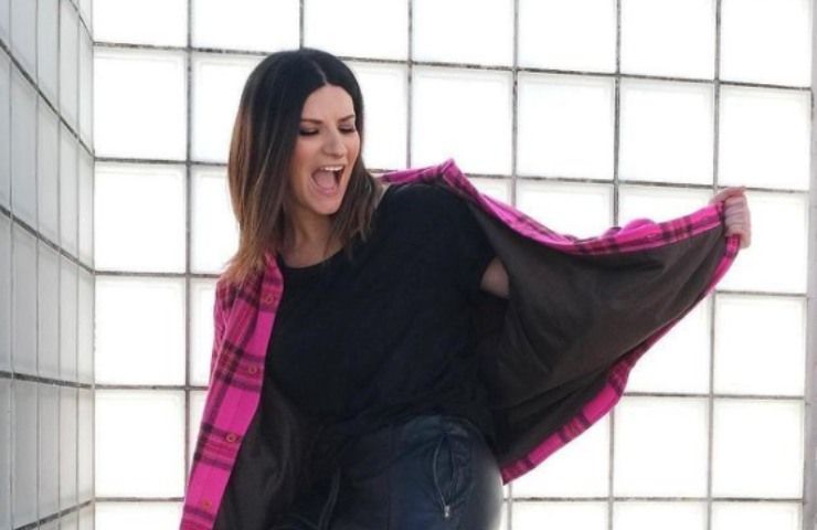 Laura Pausini, l'annuncio social che vale il ritorno a tutti gli effetti: "Ci sono riuscita..." - FOTO