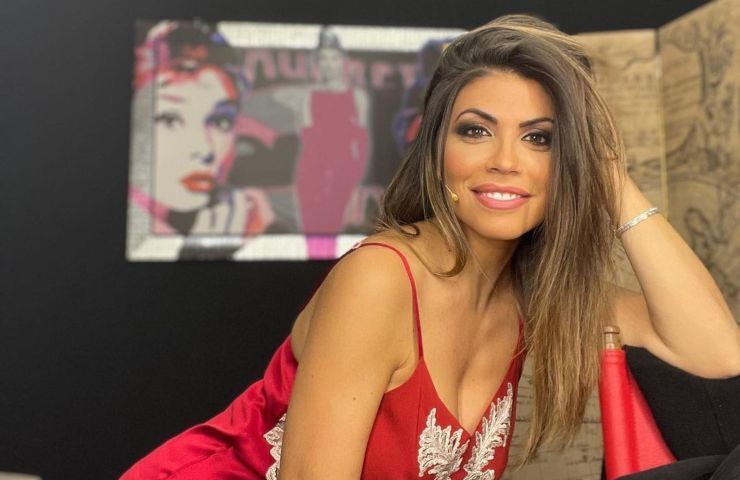 Flora Canto da impazzire: lady Brignano scatenata su Instagram. I fan non credono ai loro occhi - FOTO 