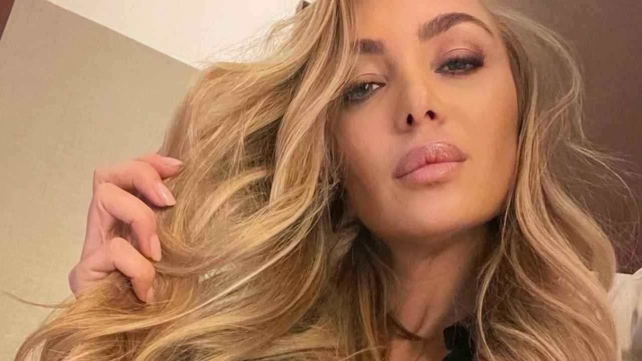 Laura Cremaschi, la scollatura è infinita: la FOTO che sta facendo impazzire il web