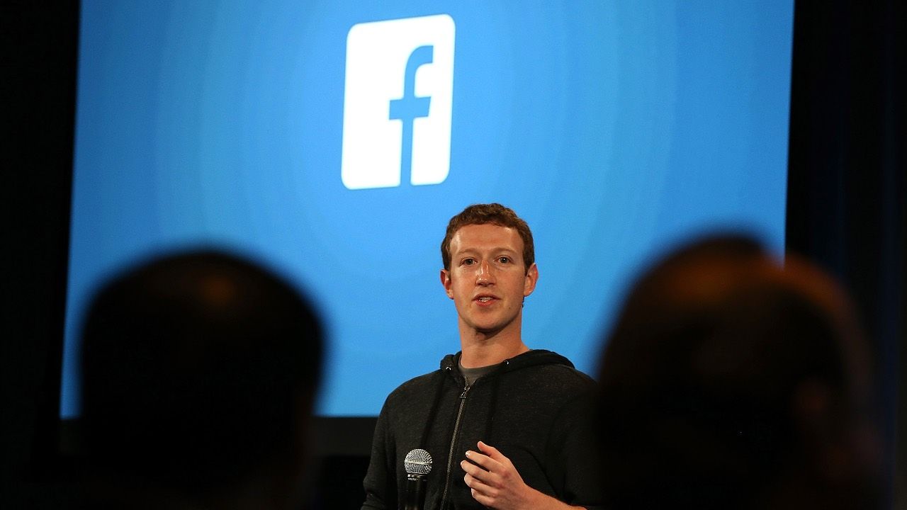 Facebook conti utenti calo social network