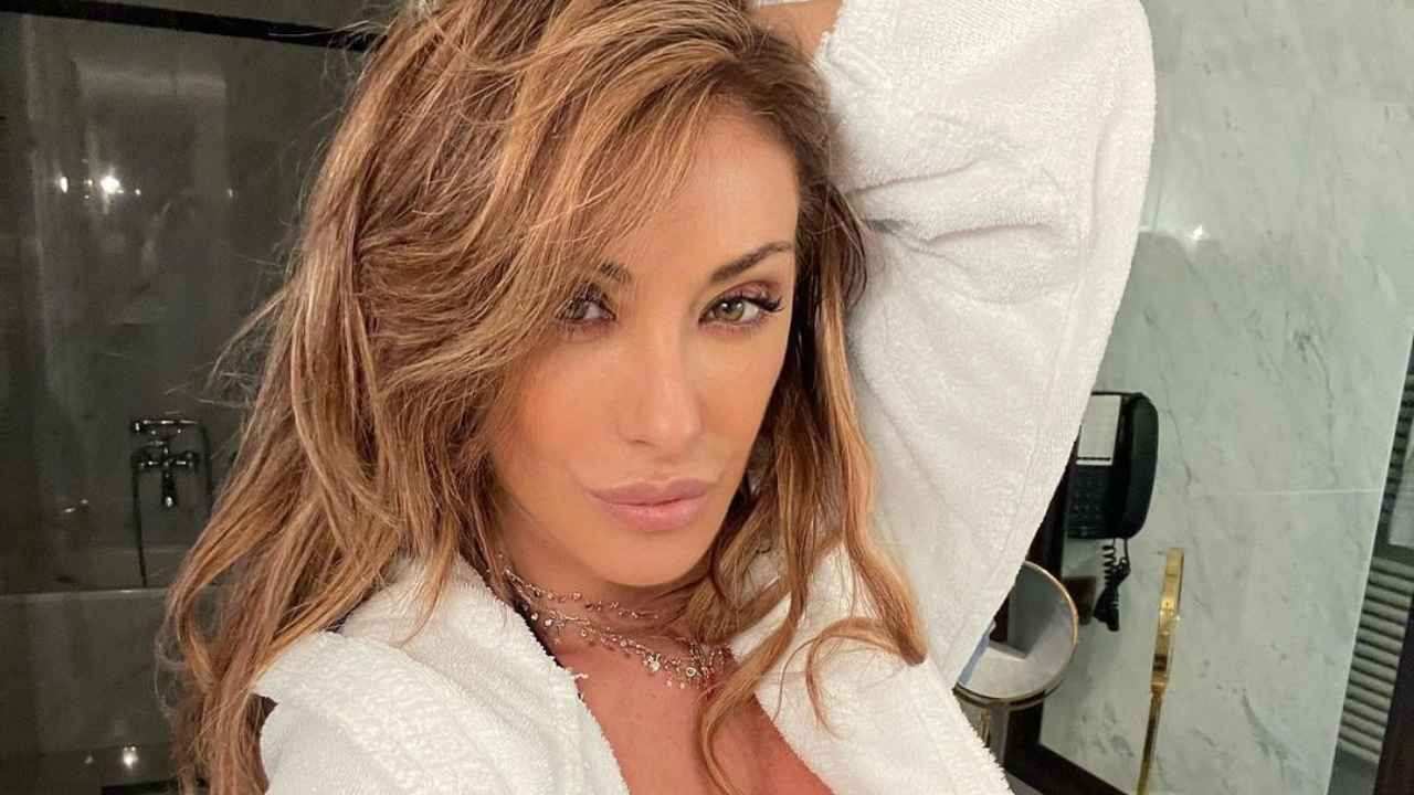 Sabrina Salerno, quella maglietta trasparente fa immaginare tutto: "Ho fatto una ca.." - FOTO