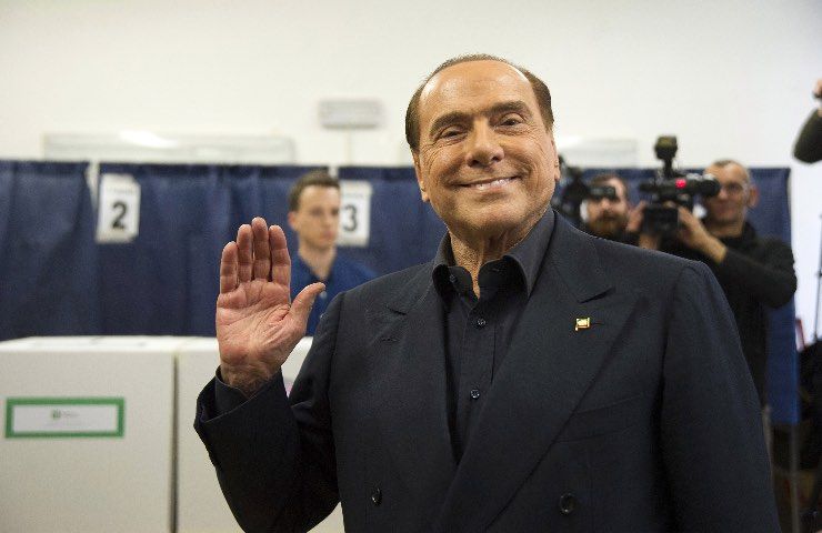 Personaggio politico più ricco Italia dichiarazione redditi