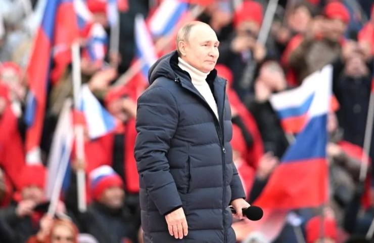 Vladimir Putin con il giubbotto Loro Piana