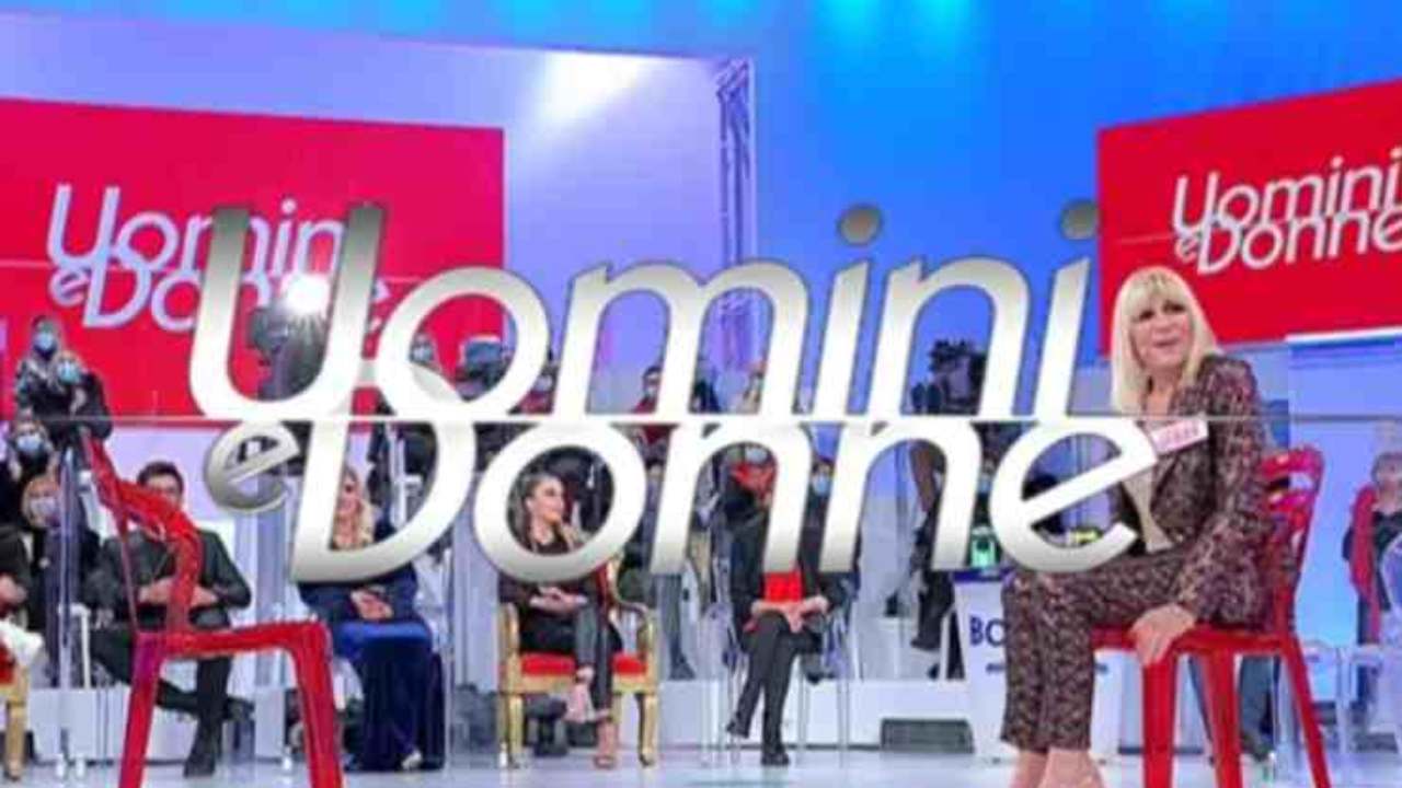 Uomini e Donne logo