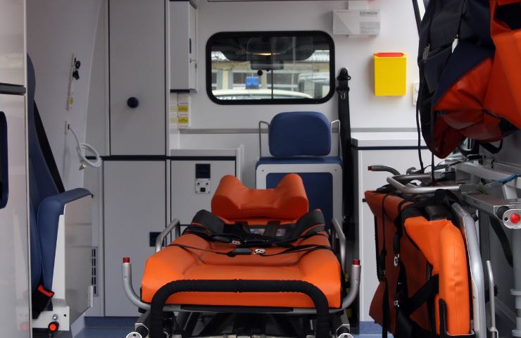 Ambulanza tragico incidente stradale