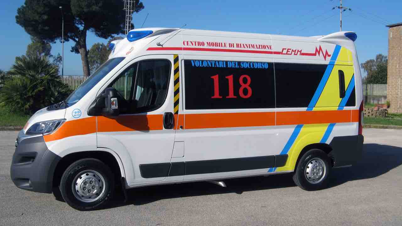 Ambulanza tragico incidente stradale