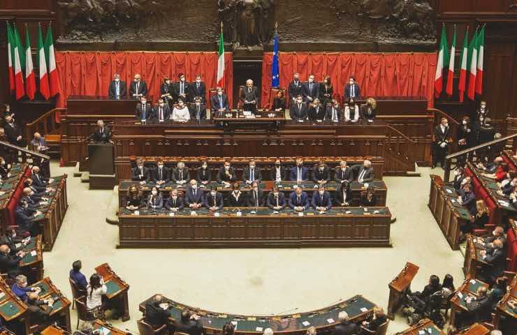 mondo politica lutto