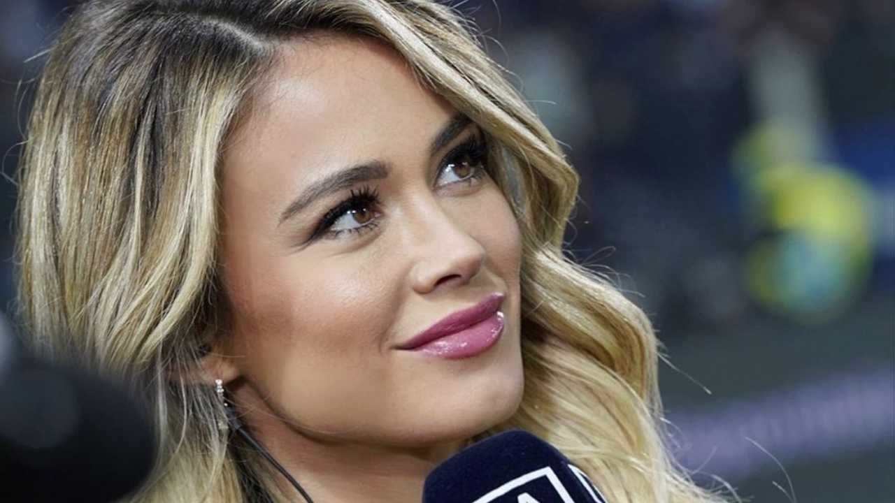 Diletta Leotta DAZN microfono bordo campo