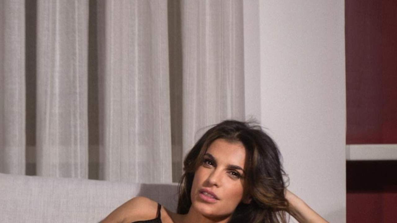 Elisabetta Canalis intimo divano