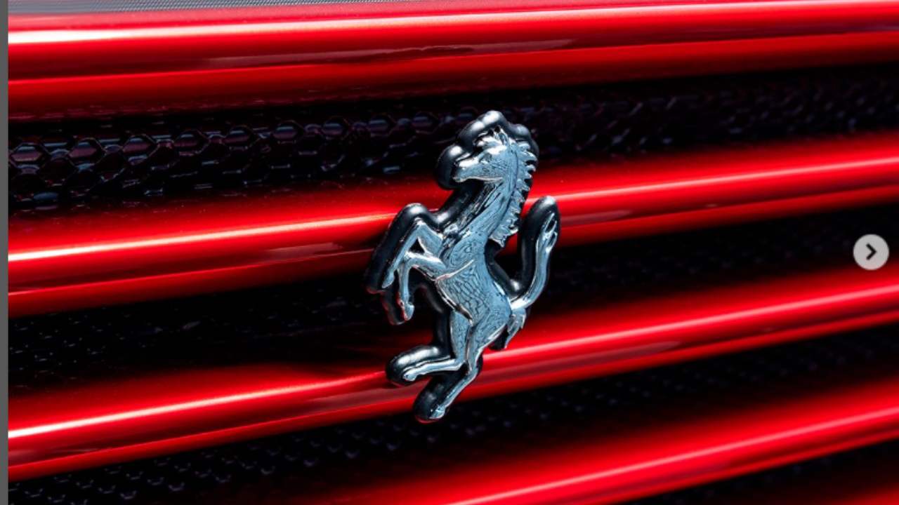 Ferrari, un’asta straordinaria commemora la SUA auto. Il campione numero uno per sempre