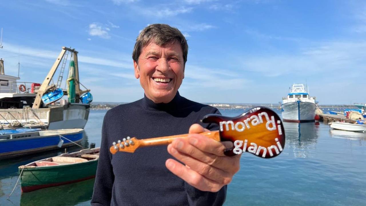 Gianni Morandi regalo foto chitarra