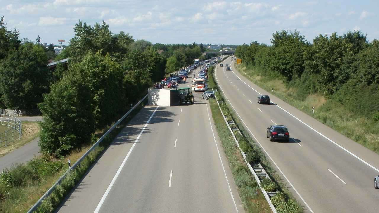 drammatico incidente portalettere