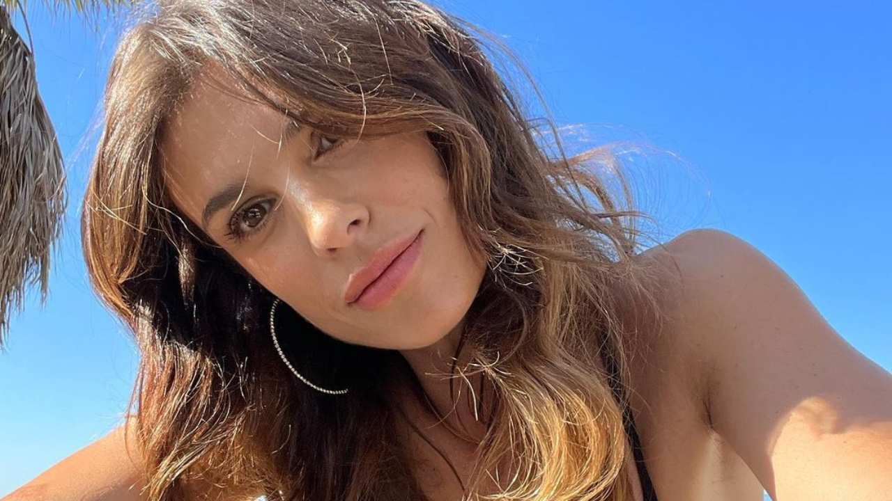 Elisabetta Canalis primo piano scollatura