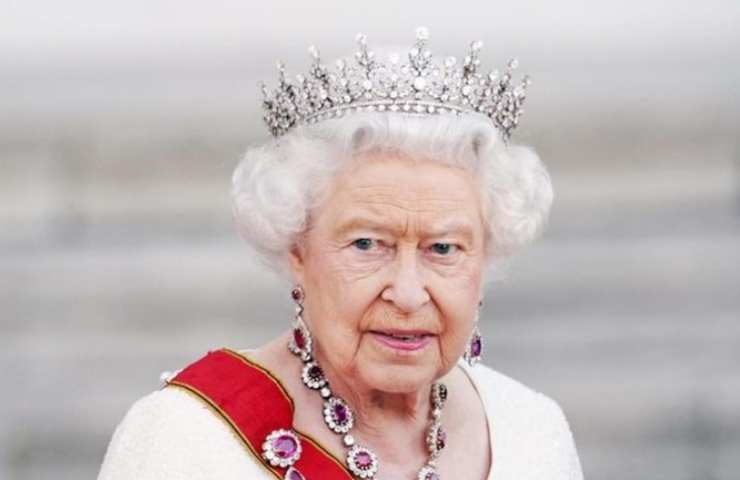 Regina Elisabetta piano dopo morte