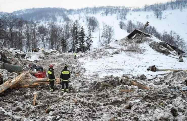 Hotel rigopiano tragedia sentenza tribunale