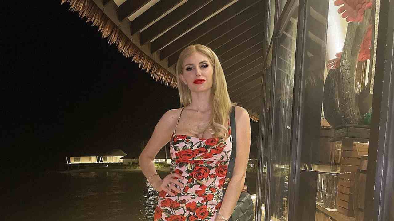Paola Caruso vestito fiori mare