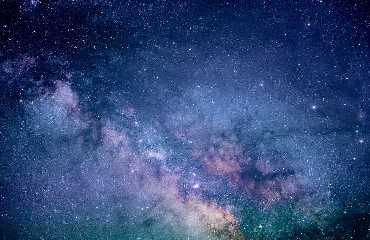 Scoperto misterioso segnale radio milioni anni luce