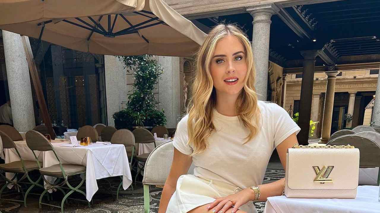 Valentina Ferragni maglioncino minigonna