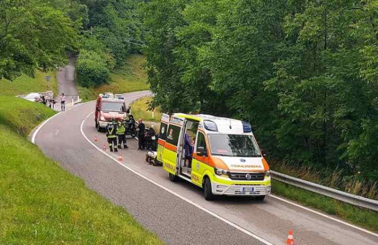 incidente ambulanza foto