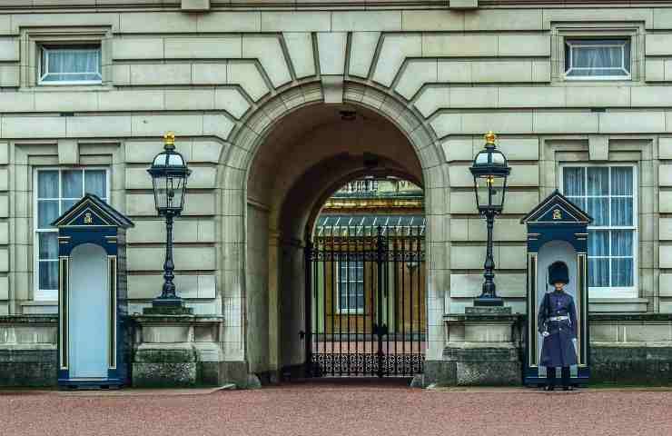 Intruso Buckingham Palace stanze regina Elisabetta