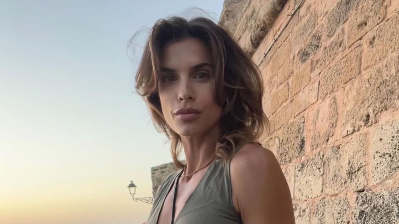 Elisabetta Canalis costume mozzafiato