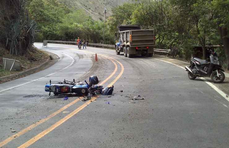 Schianto mortale moto morto Federico Abruzzo