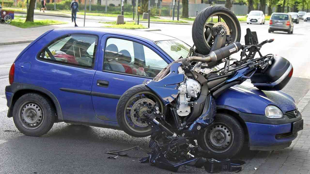 Schianto mortale incidente moto Abruzzo
