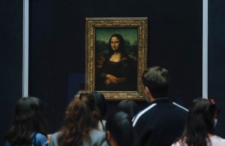La Gioconda Louvre turisti