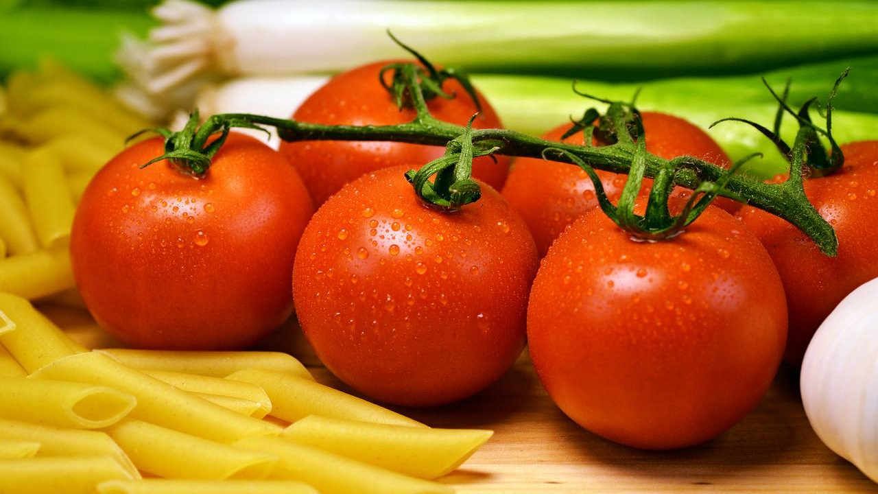 5 benefici mangiare pomodoro