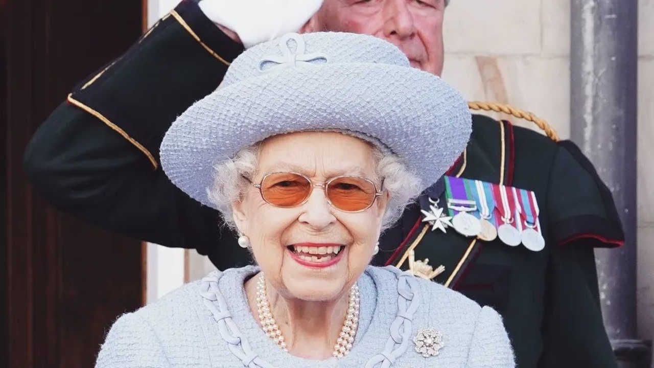 Regina Elisabetta infuriata Kate William regole violate