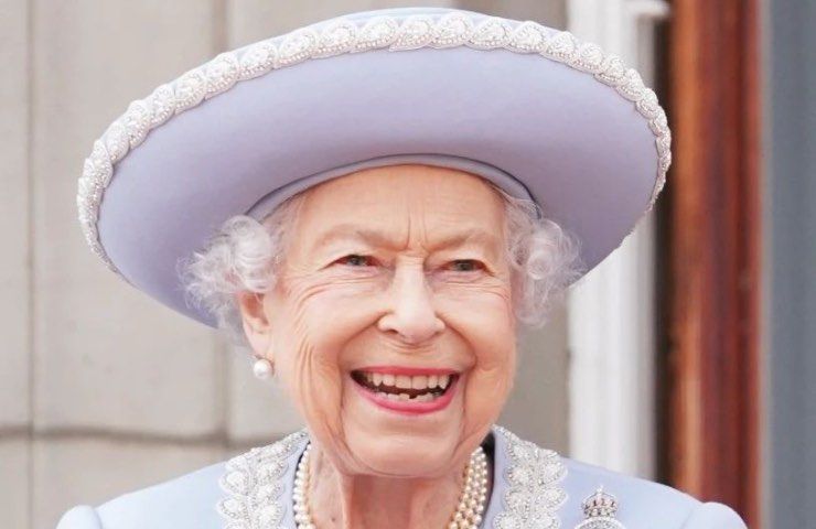 Elisabetta II regina humour 