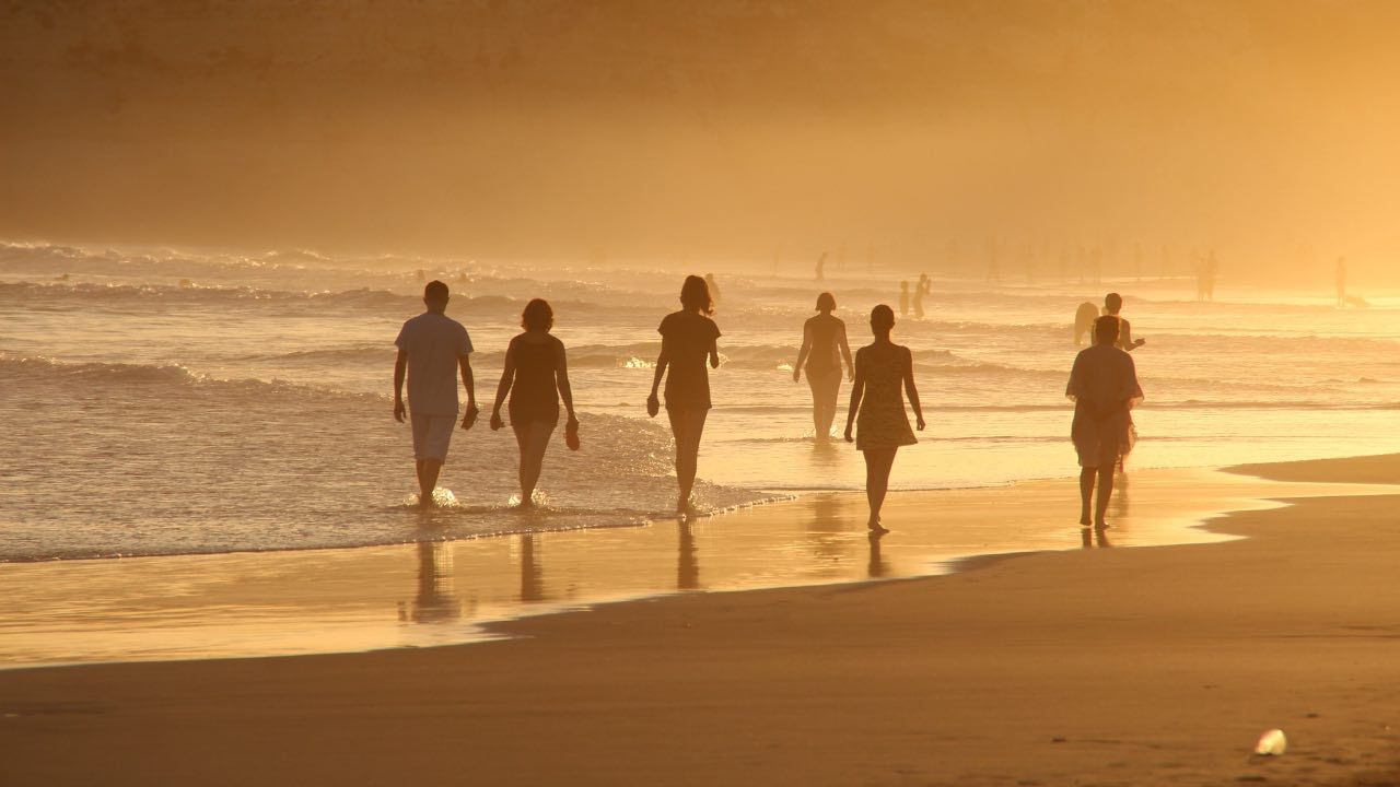 camminare spiaggia benefici