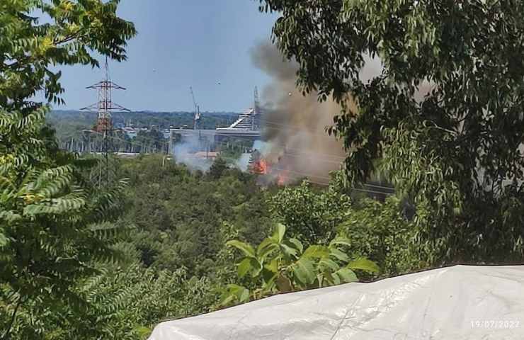 Incendio Carso fiamme fumo