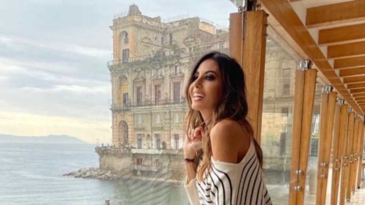 Elisabetta Gregoraci maglia scollata