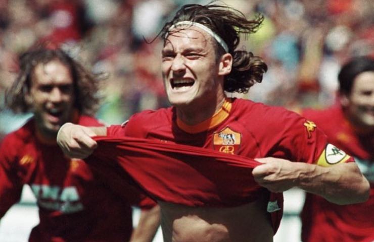 Francesco Totti paparazzato spiaggia