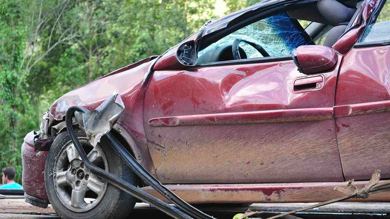 Incidente autostradale Torino 3 morti feriti